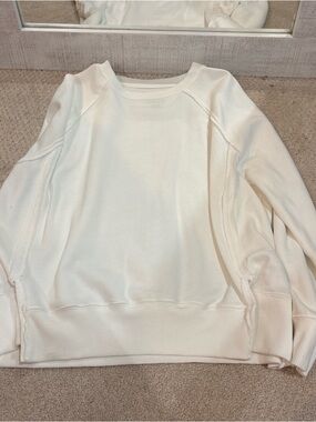 American Eagle Outfitters Cream Crewneck Sweatshirt